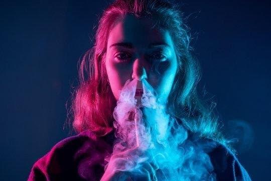 Praktické pouzdro na cigarety a zapalovač pro každodenní použití a pohodlí na cestách