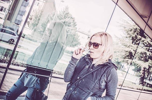 E cigareta nebo klasická jak vybrat nejlepší volbu pro kuřáky v dnešní době