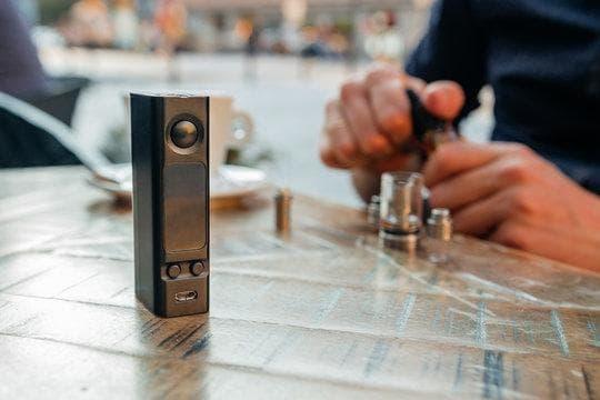 Nejlepší elektronická cigareta a e liquid pro dokonalý vaping zážitek v roce 2024