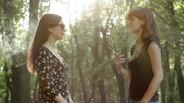 E cigareta nebo klasická jak vybrat nejlepší volbu pro kuřáky v dnešní době